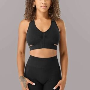 NEW Alphalete Stratus Sports Bra - Black